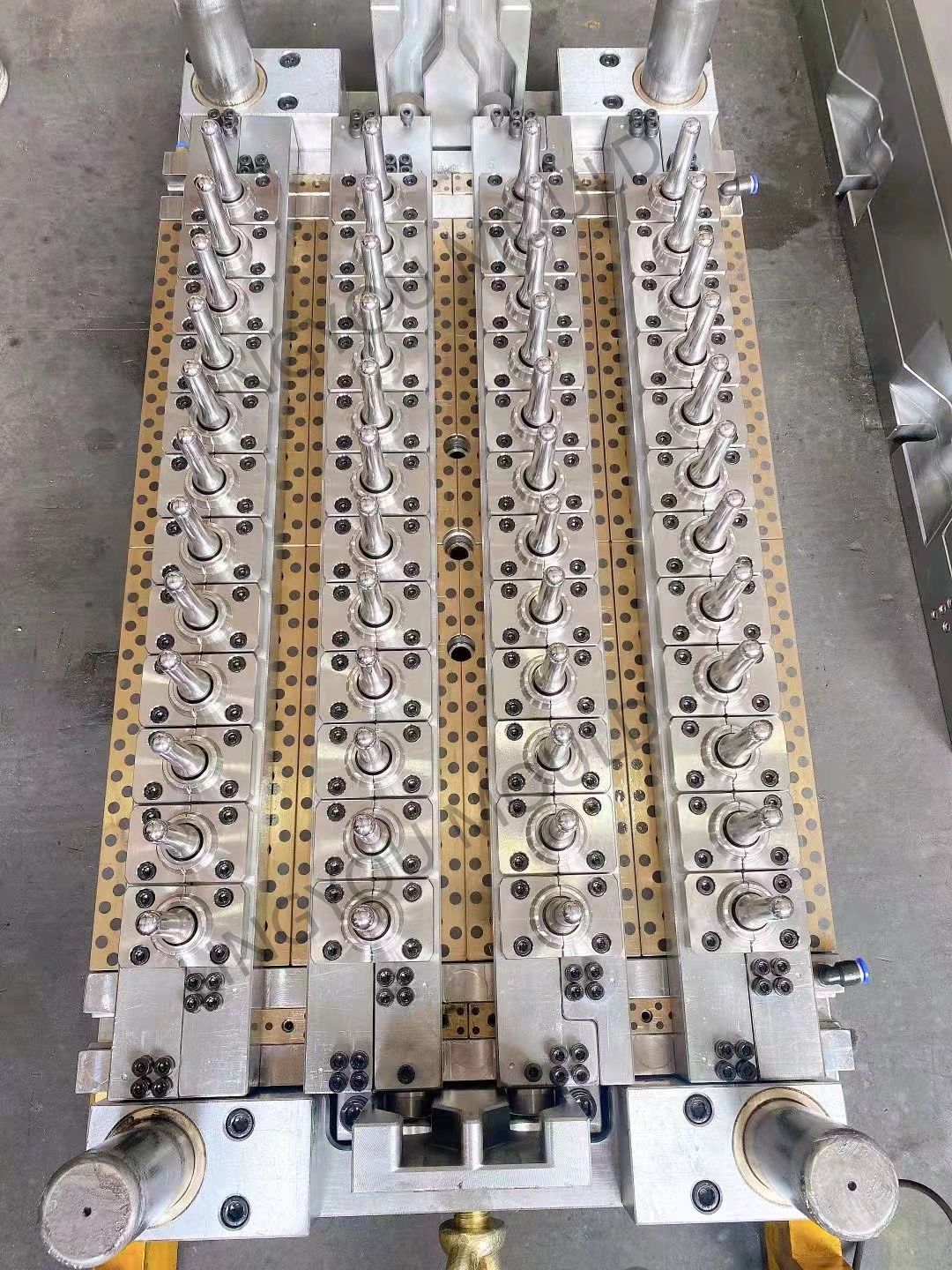Technical benefits from using hot runner for preform mould manufaturing